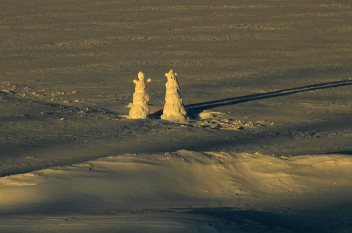 26B Snowmen On Frozen Lake Louise At Sunrise